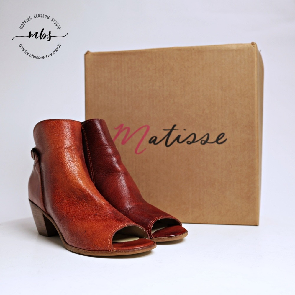 NIB Matisse Folk Leather Pointed‎ Toe Stacked Cuban Heel Booties Brown Women 8.5